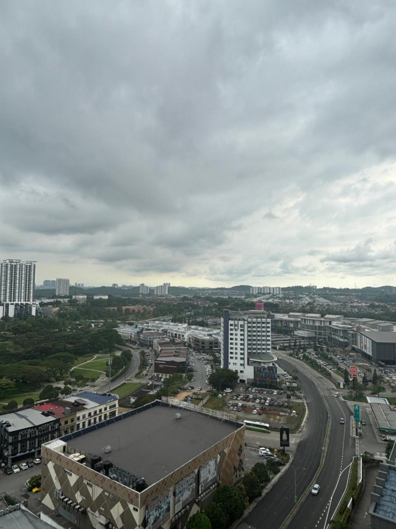 Skytrees Comfort With Simple Design Concept Apartment Johor Bahru
