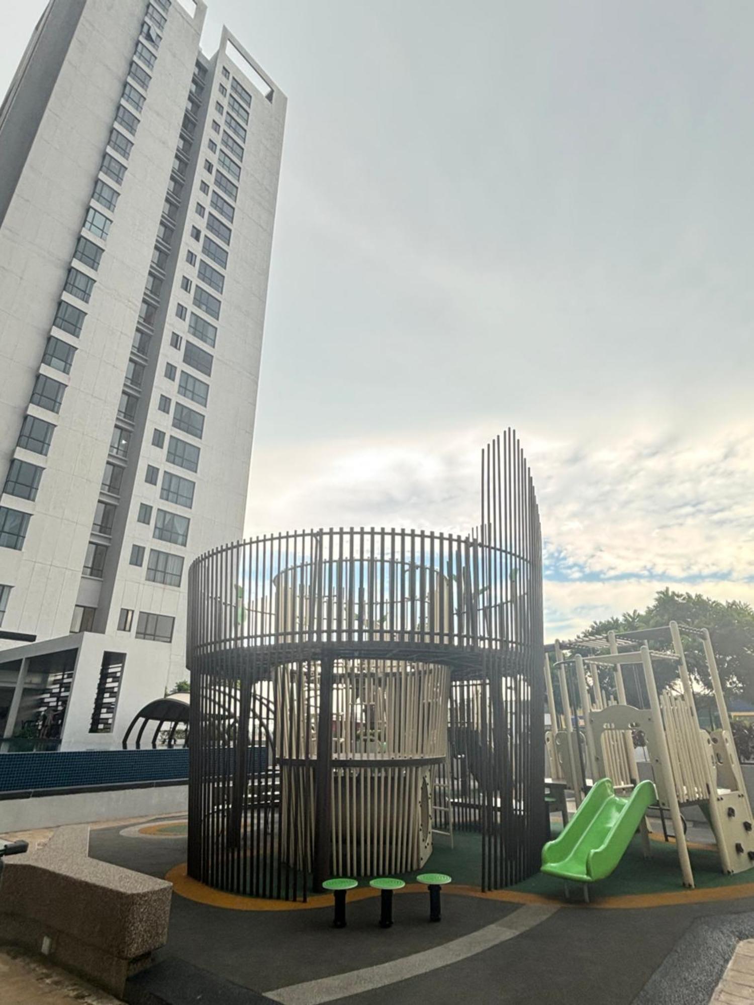 Skytrees Comfort With Simple Design Concept Apartment *