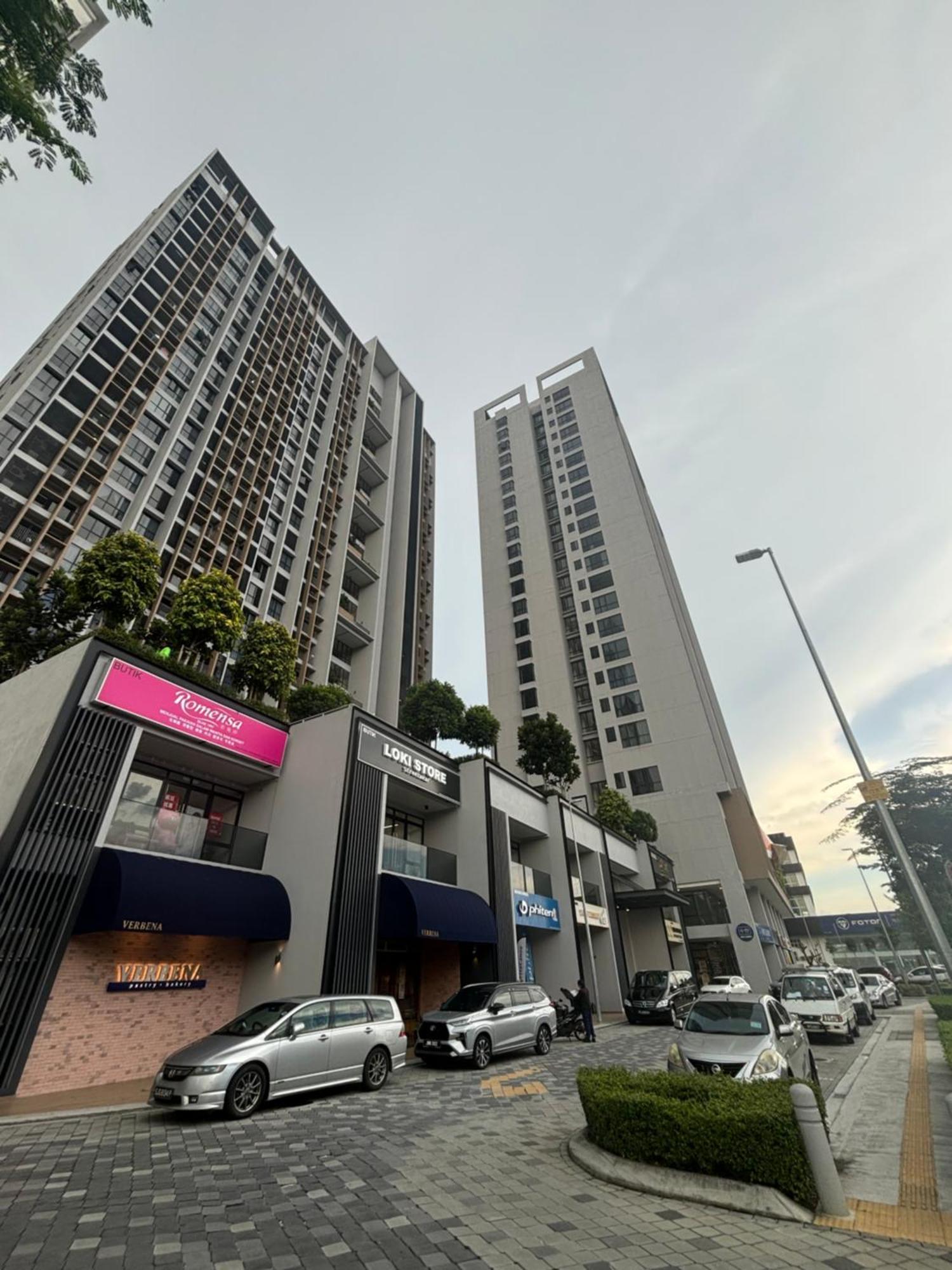 Apartment Skytrees Comfort With Simple Design Concept Johor Bahru
